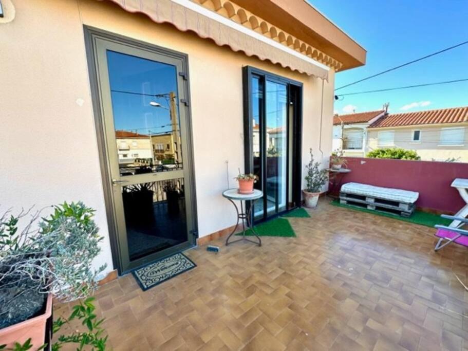 Appartement St Laurent サン・ローラン・ド・ラ・サランク エクステリア 写真